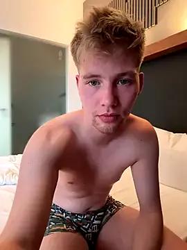 CDLukeLucy420 from StripChat is Freechat