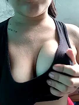 CelesteQuiros27 from StripChat is Freechat