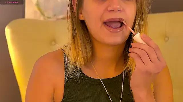 CelinePetiite from StripChat is Freechat