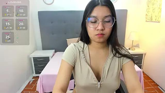 chaneelstark from StripChat is Freechat