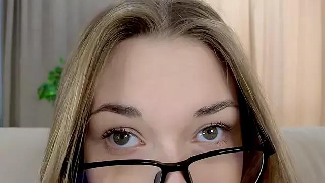 CharryClim from StripChat is Freechat