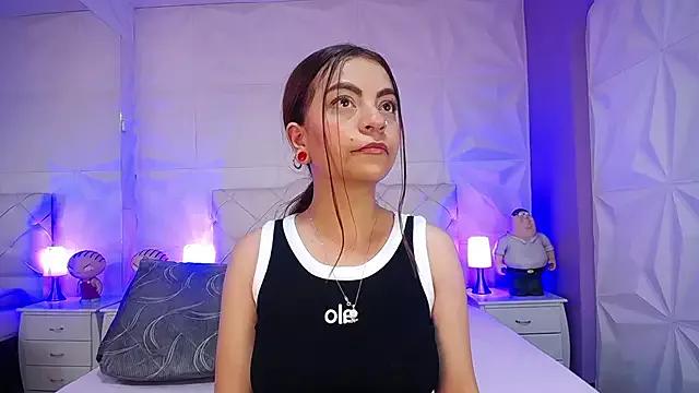 Cherrylionn from StripChat is Freechat