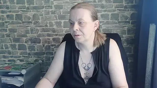 Cherrysweetkiss from StripChat is Freechat