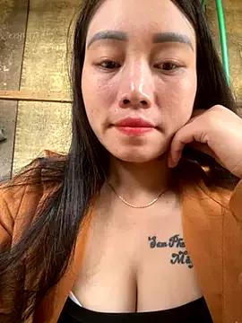 chipp-bong from StripChat is Freechat