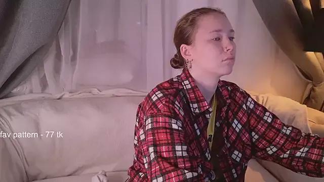 chloe_nnaked from StripChat is Freechat