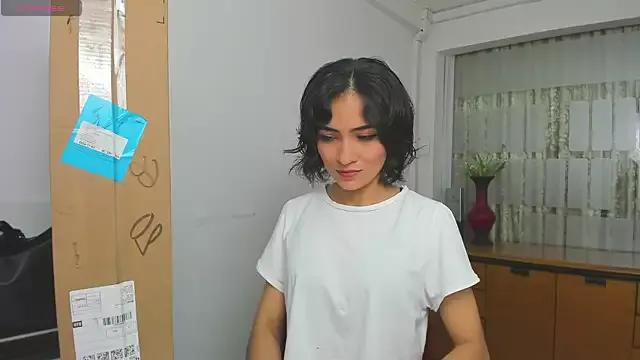 chloehanna from StripChat is Freechat