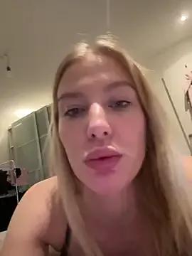 Chloemillerrxx from StripChat is Freechat