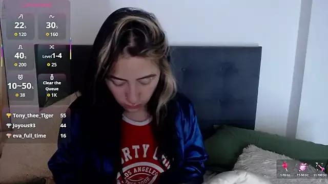 Christine_julianne from StripChat is Freechat