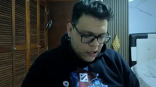 chubbyboy2431 from StripChat is Freechat