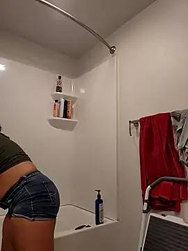 cinnaminnie from StripChat