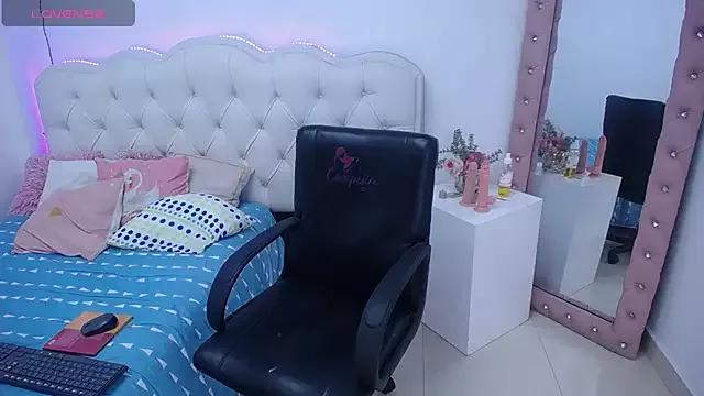 cloe_lombardi from StripChat is Freechat