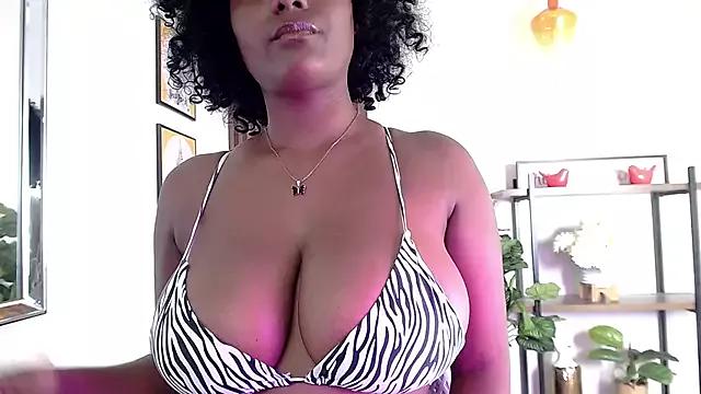 Coral_Lise from StripChat is Freechat
