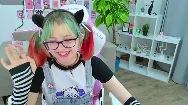 CoralineYoung from StripChat is Freechat