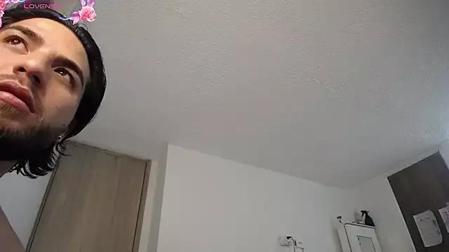 couple_love12 from StripChat is Freechat