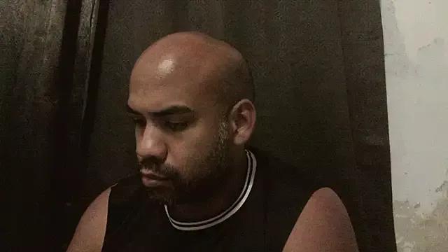 CoupleHotLatinBigAss from StripChat is Freechat