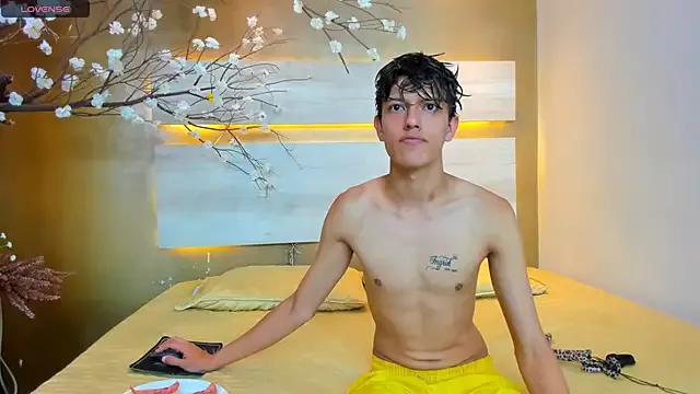 CrazyBoys_Extreme from StripChat is Freechat
