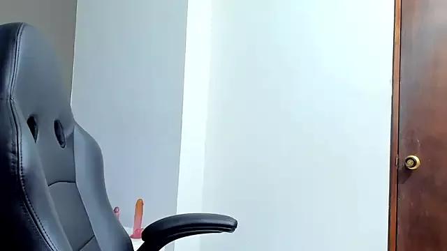 CrisAndErick from StripChat is Freechat