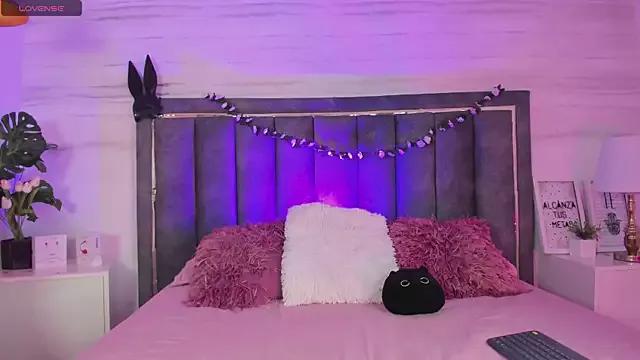cristal_baker25 from StripChat is Freechat