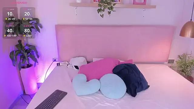 Cristalfoxy_ from StripChat is Freechat