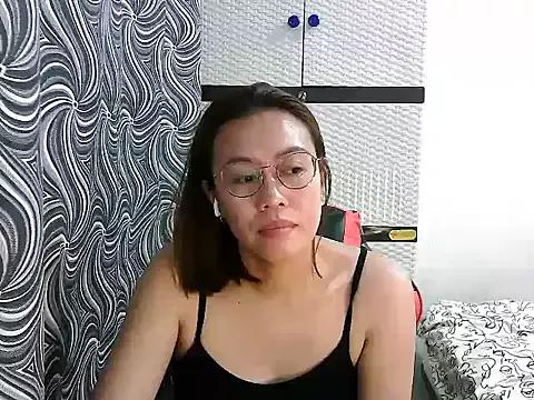 crizzybel from StripChat is Freechat