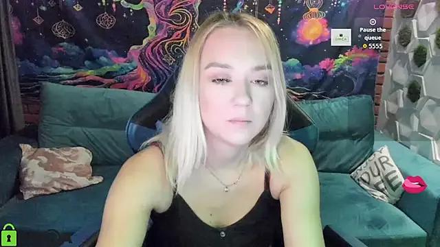 CrystalGirl99 from StripChat is Freechat