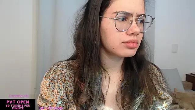 crystalll_room from StripChat is Freechat