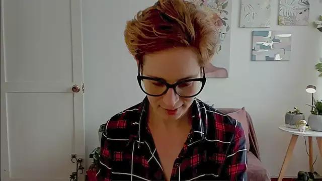 cuddlingbunny from StripChat