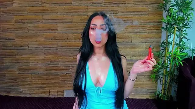Cupcake_Izzy from StripChat