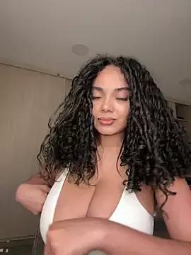 Curlyierr from StripChat is Freechat