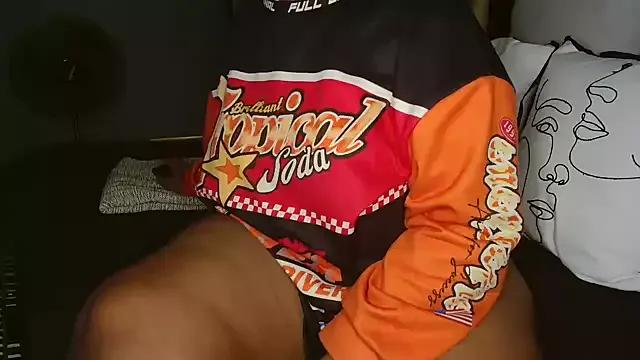 CURVEYDOLLXX from StripChat is Freechat