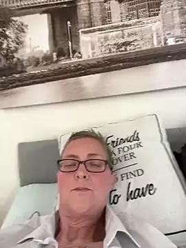 Curvy-Jinx from StripChat is Freechat
