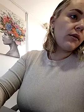 CurvyLust_x from StripChat is Freechat