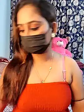 Cute-lusi from StripChat is Freechat