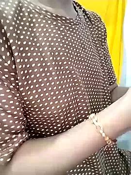 Cute-Naavya from StripChat is Freechat