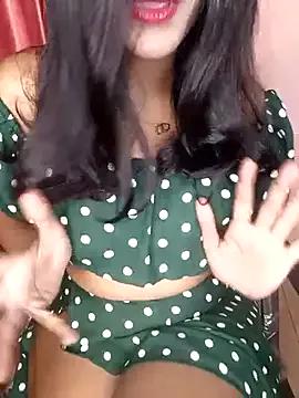 cuteniaa from StripChat is Freechat