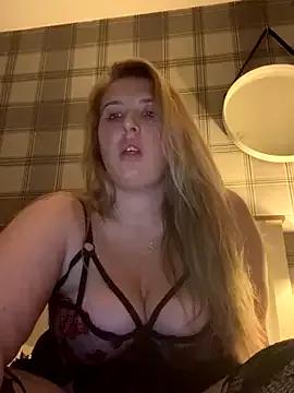 CutieCurvyGirlxo from StripChat is Freechat