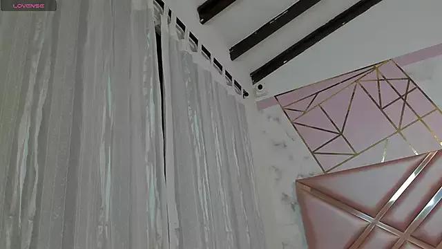 DaissaBahamas from StripChat is Freechat