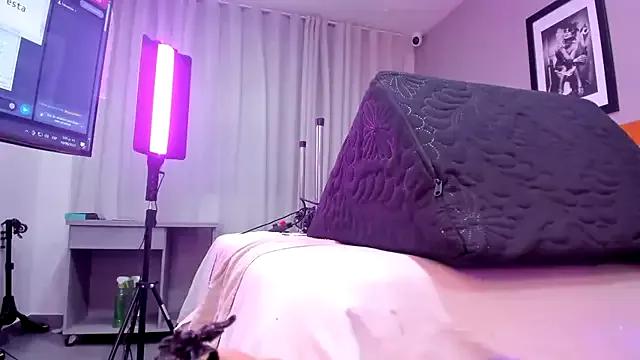 DakkotaBluee from StripChat