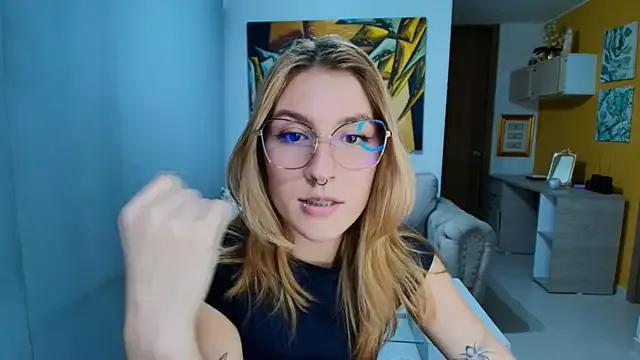 Dakotaa_ from StripChat is Freechat