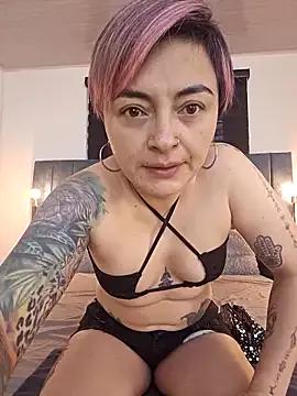 Daniela_Leonn from StripChat is Freechat