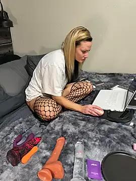 daniellasinnocence from StripChat is Freechat