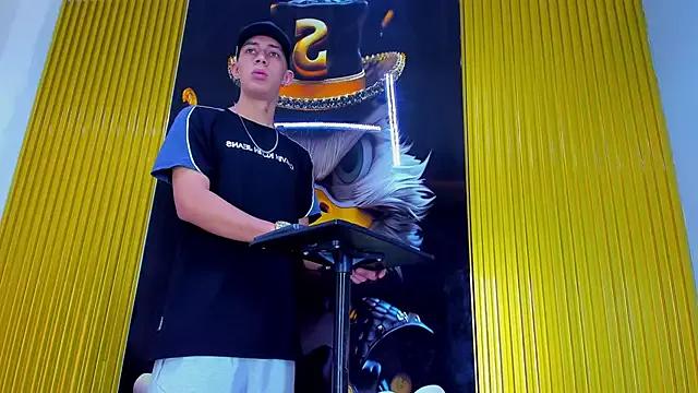 Dante_Brown1_ from StripChat is Freechat