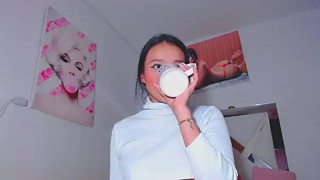 Daphne_Luxe from StripChat is Freechat