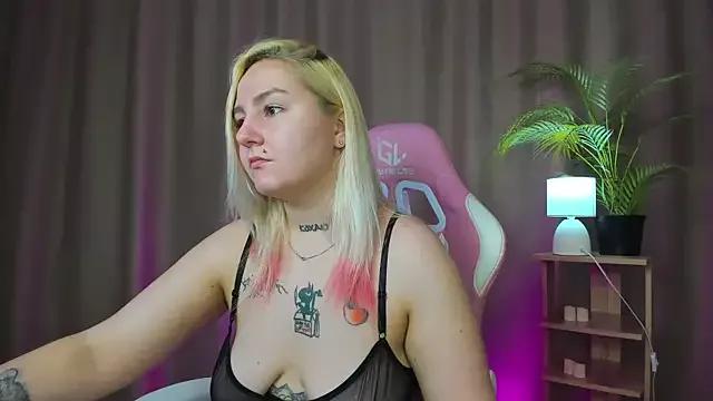 Debbie_Taylor from StripChat is Freechat