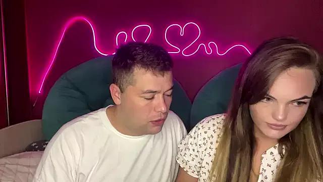 deeplookscouple from StripChat is Freechat
