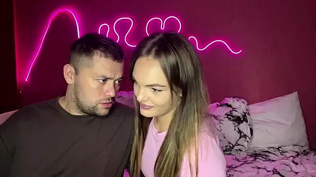 deeplookscouple from StripChat is Freechat