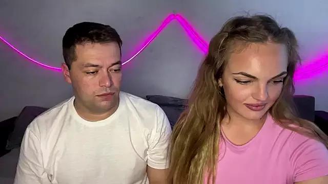 deeplookscouple from StripChat is Freechat