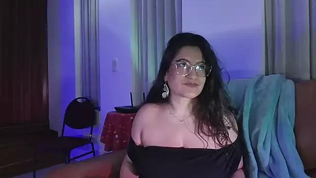 DeesseLuxure from StripChat