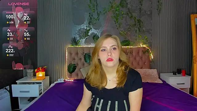 DellaRowe from StripChat