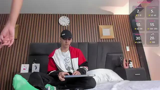 DerryAndIzzy from StripChat